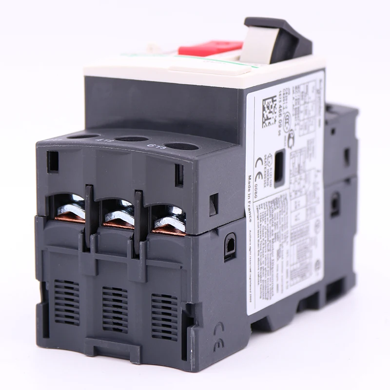 Термомагнитный автоматический выключатель. Автоматический выключатель gv3me32 25-32a. Автоматический выключатель gv3me32 10-32a. Дополнительная клемма для автомата. Клемма для автоматического выключателя.